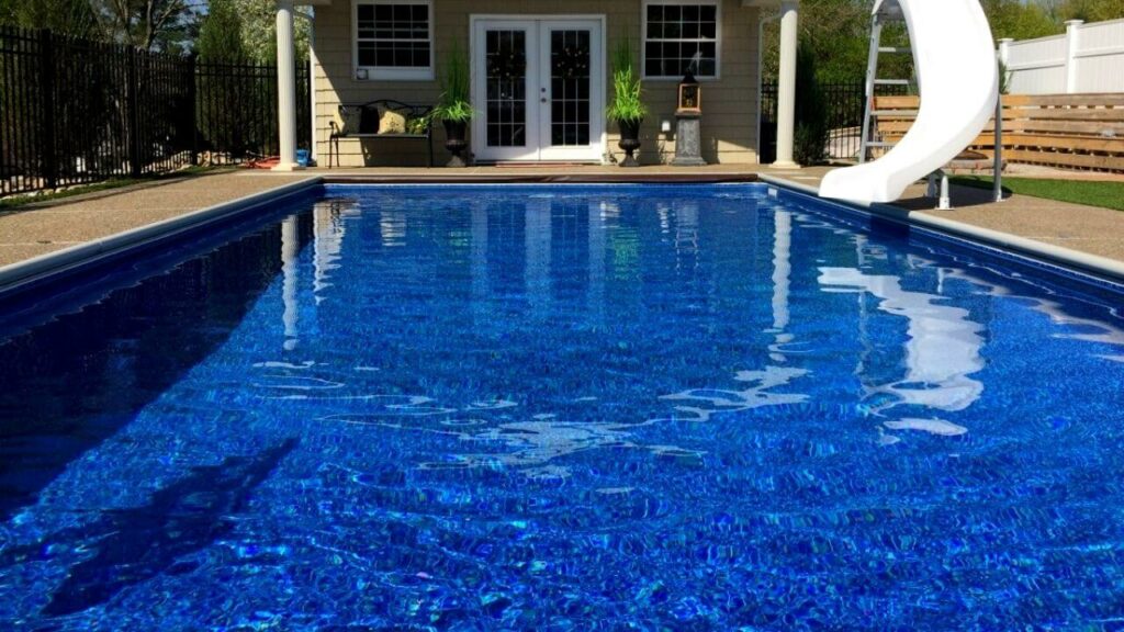 Vinyl pool installation