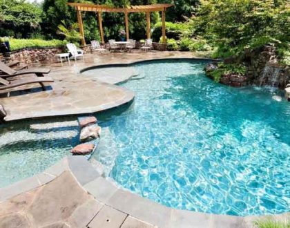 How To Choose a Low-Maintenance Swimming Pool