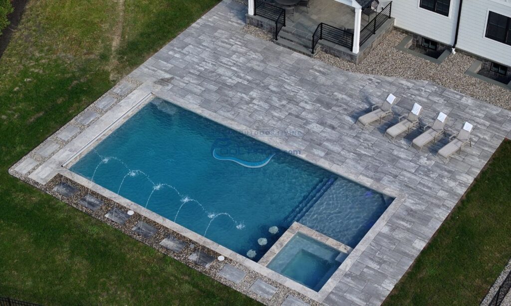 inground pool with 3 stools, square spa and shallow entry with stairs installation, modern swimming pool, inground pool, swimming pool companies in new jersey